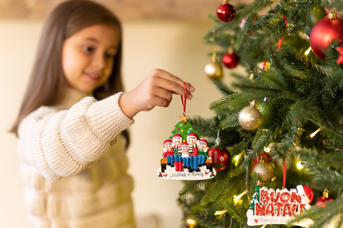Come appendere le decorazioni sull'Albero di Natale